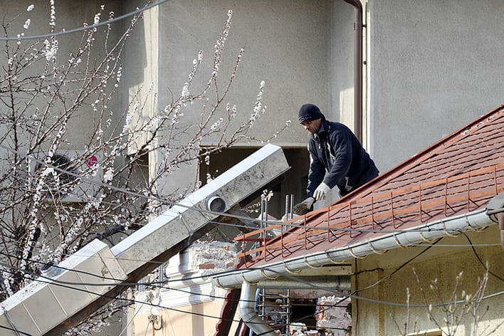 cleaning the gutter